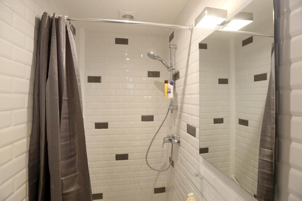 Renovated Studio For 2 Apartment Париж Екстериор снимка